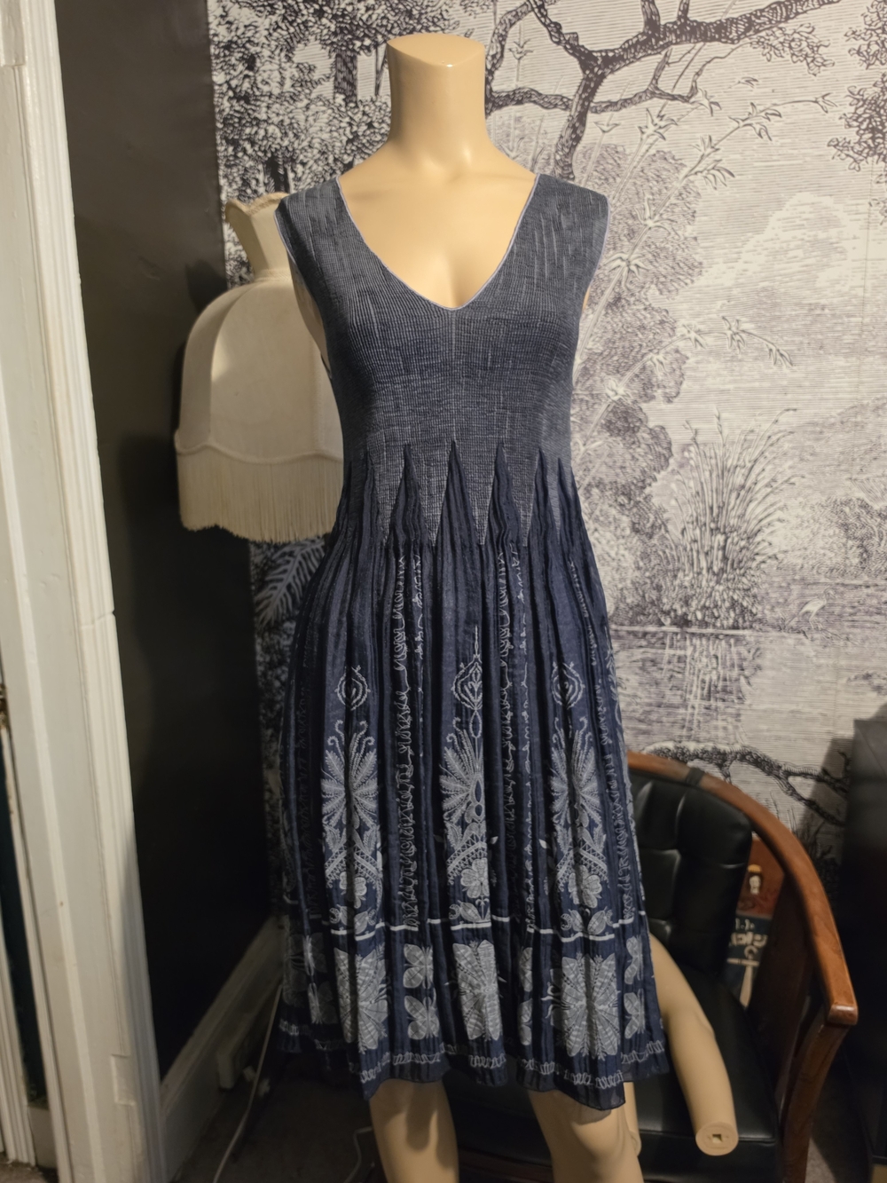 NWT Studio M Boho Smocked Pleated Midi Dress Indigo White Size M